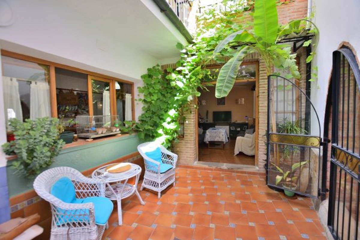 5 Bed Townhouse in Benaoján