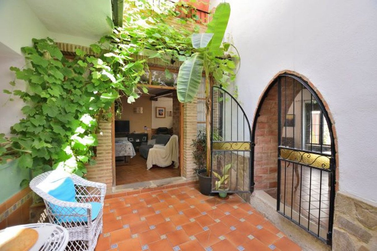 5 Bed Townhouse in Benaoján