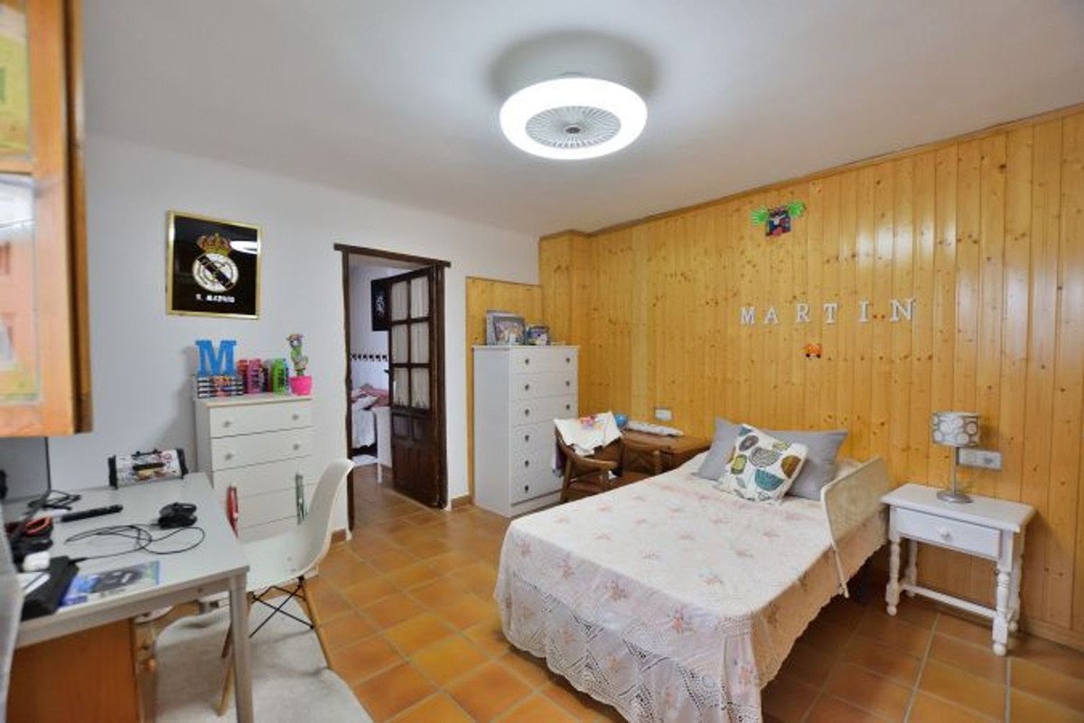 5 Bed Townhouse in Benaoján