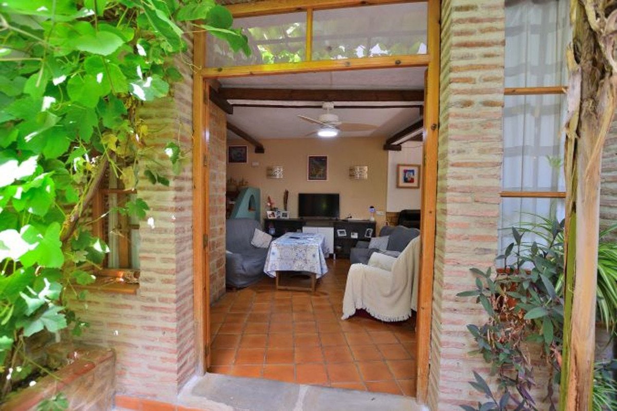 5 Bed Townhouse in Benaoján
