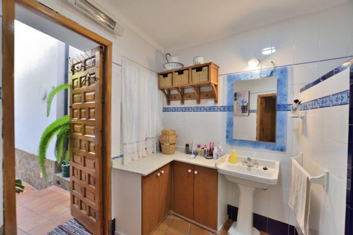 5 Bed Townhouse in Benaoján