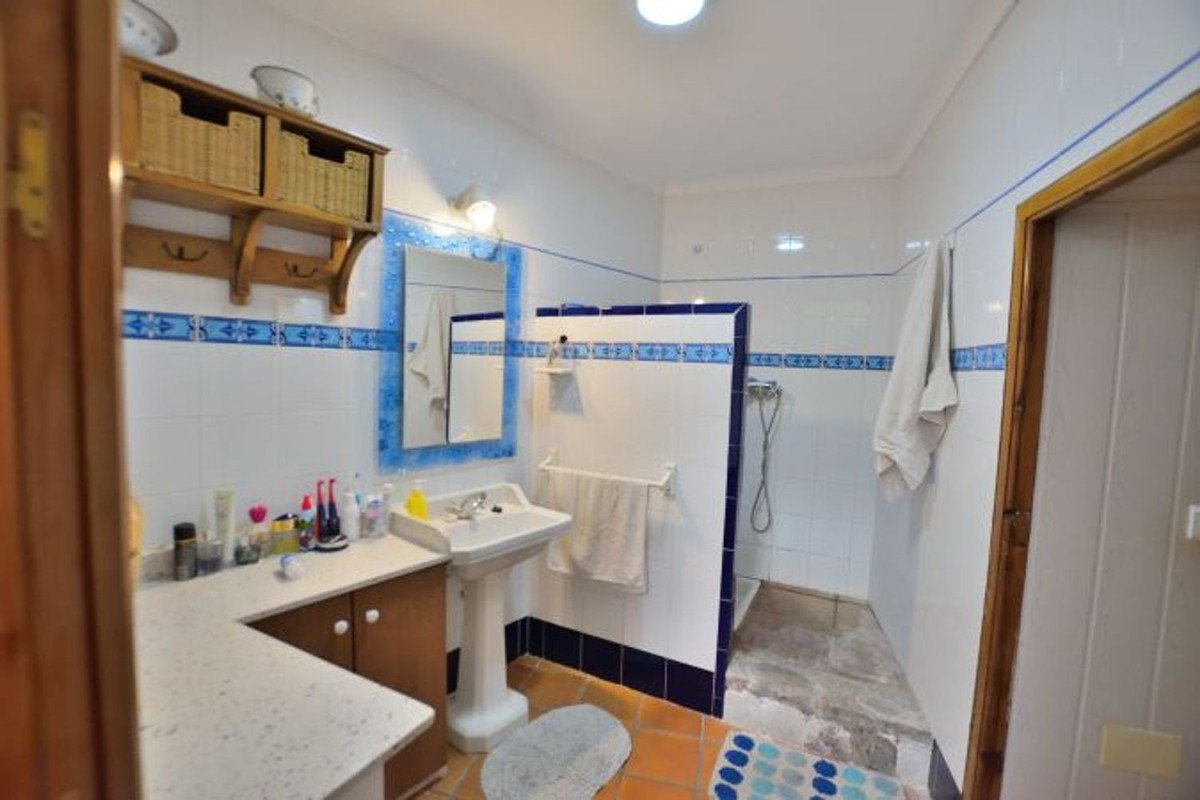 5 Bed Townhouse in Benaoján