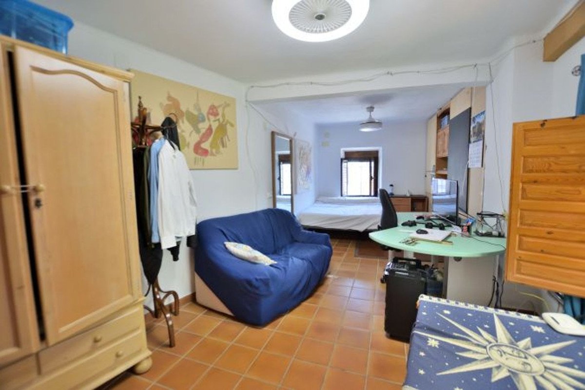 5 Bed Townhouse in Benaoján