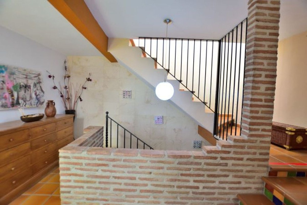 5 Bed Townhouse in Benaoján