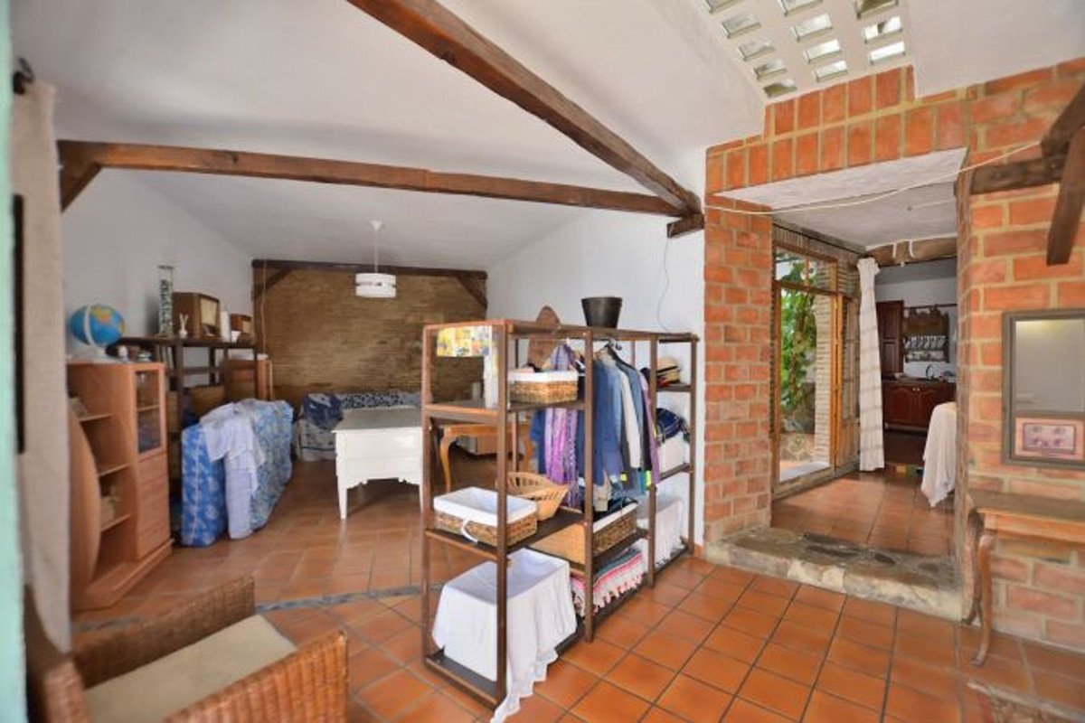 5 Bed Townhouse in Benaoján
