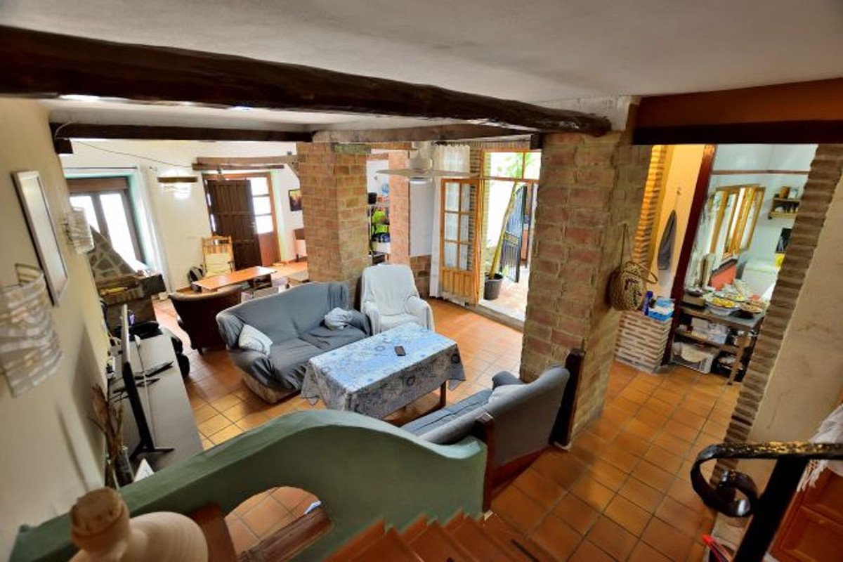 5 Bed Townhouse in Benaoján