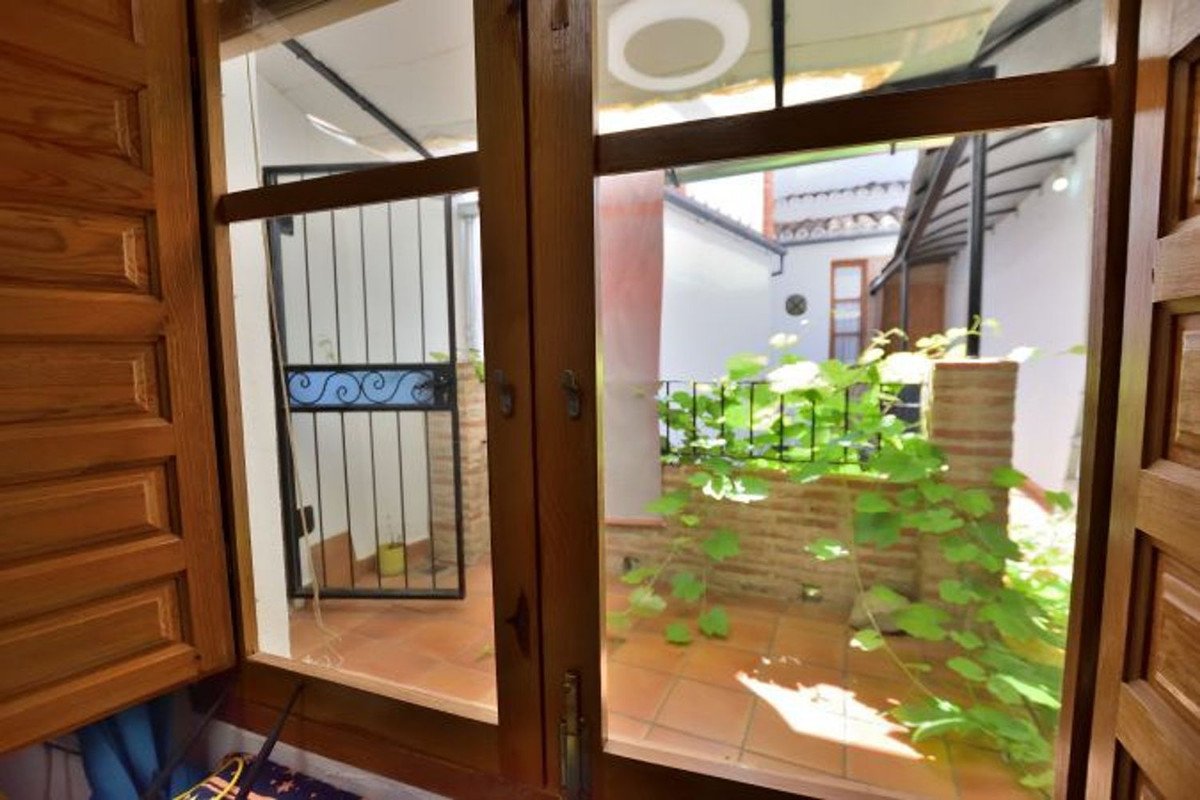 5 Bed Townhouse in Benaoján