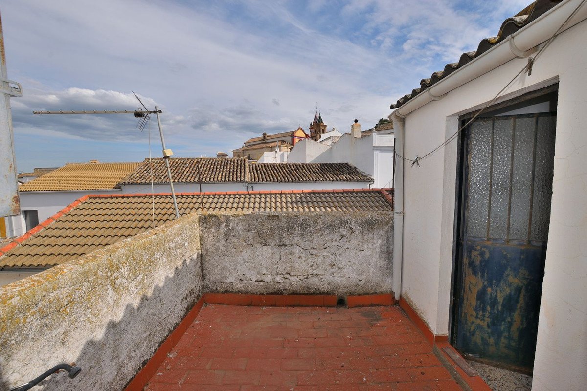 12 Bed Townhouse in Cañete la Real