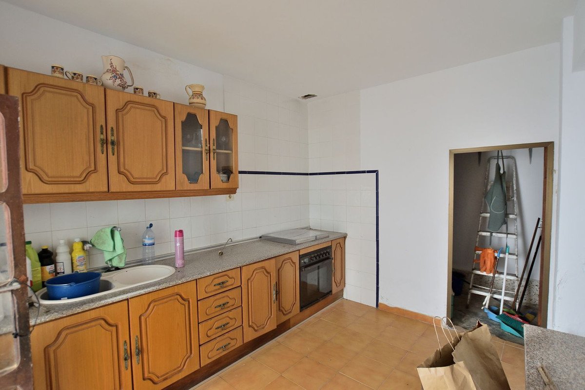 12 Bed Townhouse in Cañete la Real