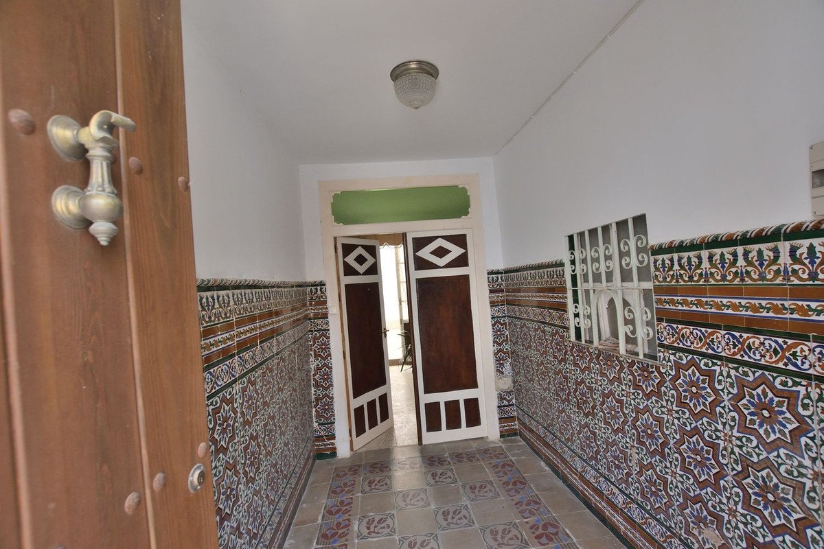 12 Bed Townhouse in Cañete la Real