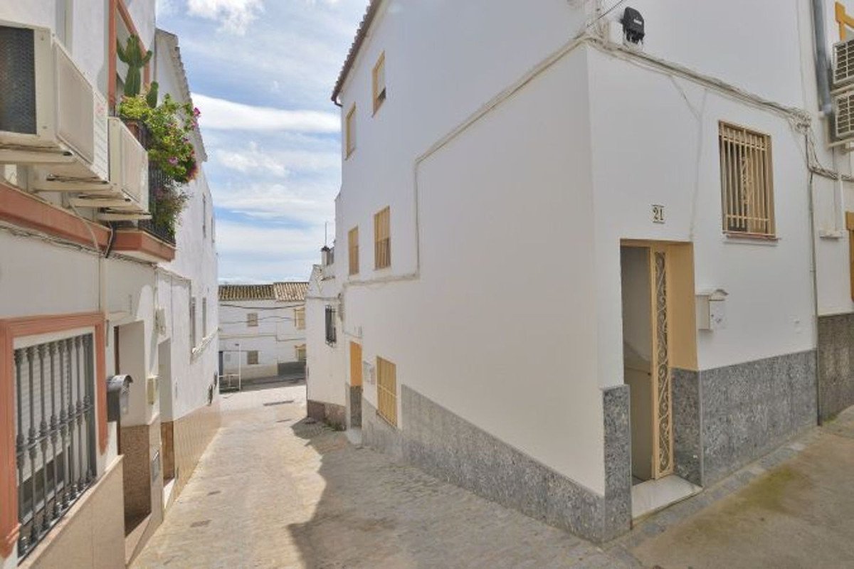 3 Bed Townhouse in Olvera