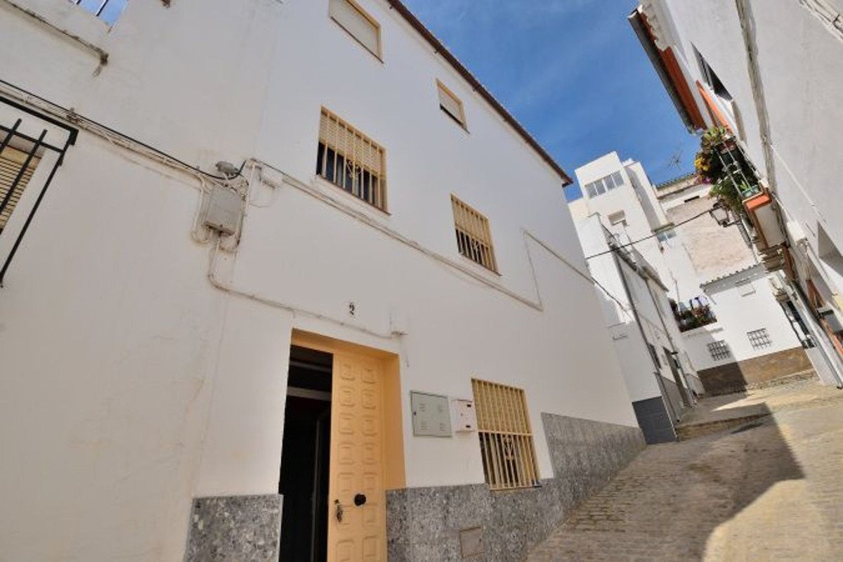 3 Bed Townhouse in Olvera