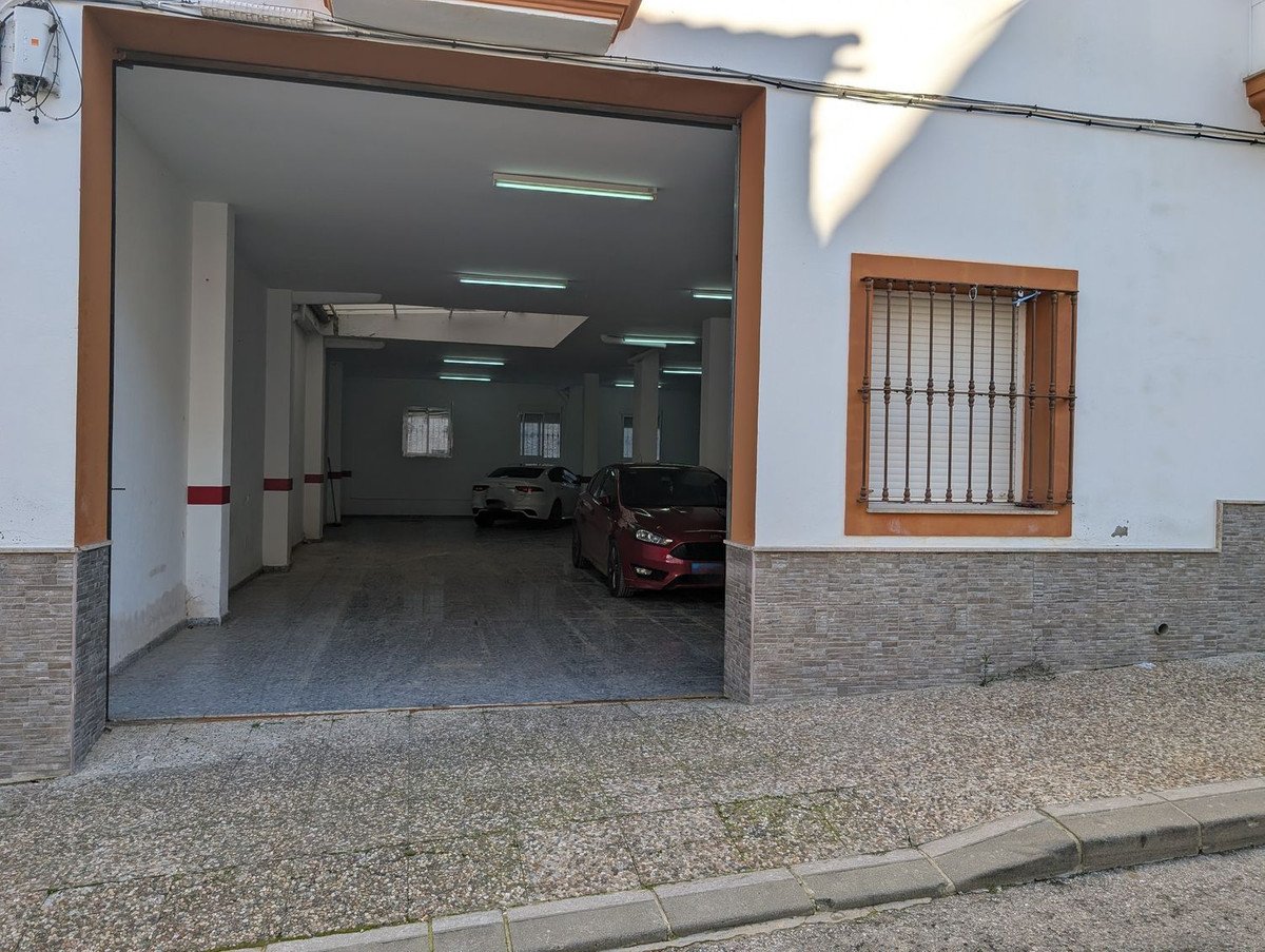 Garage in Olvera