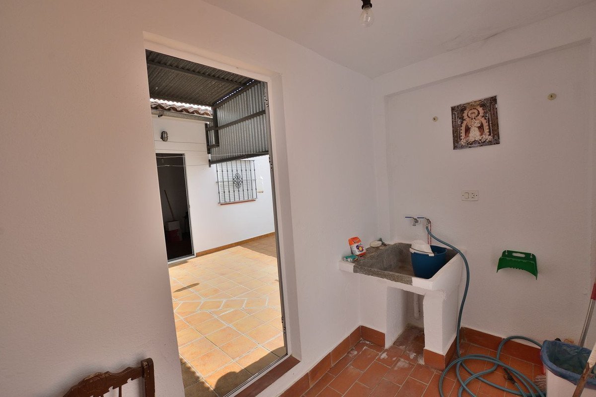 5 Bed Townhouse in Olvera
