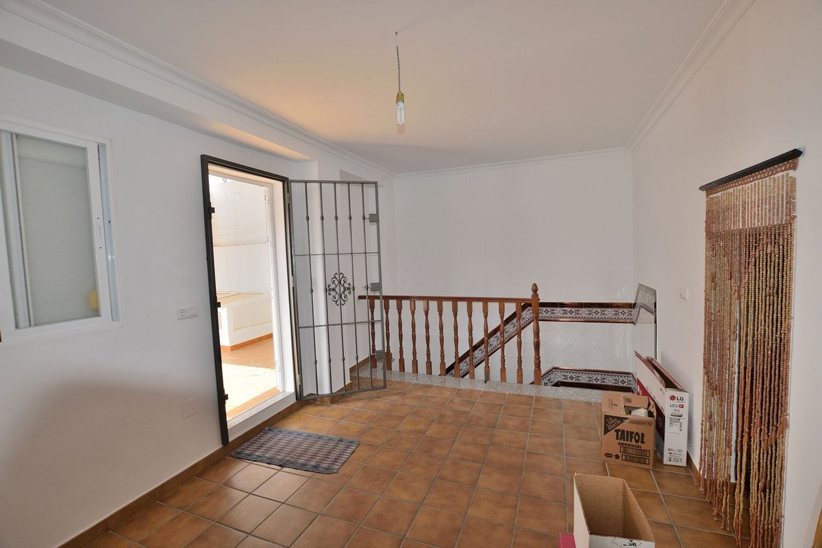 5 Bed Townhouse in Olvera