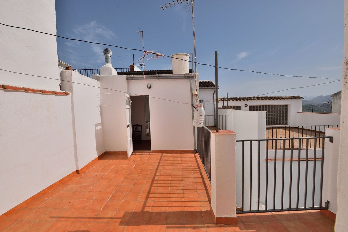 5 Bed Townhouse in Olvera