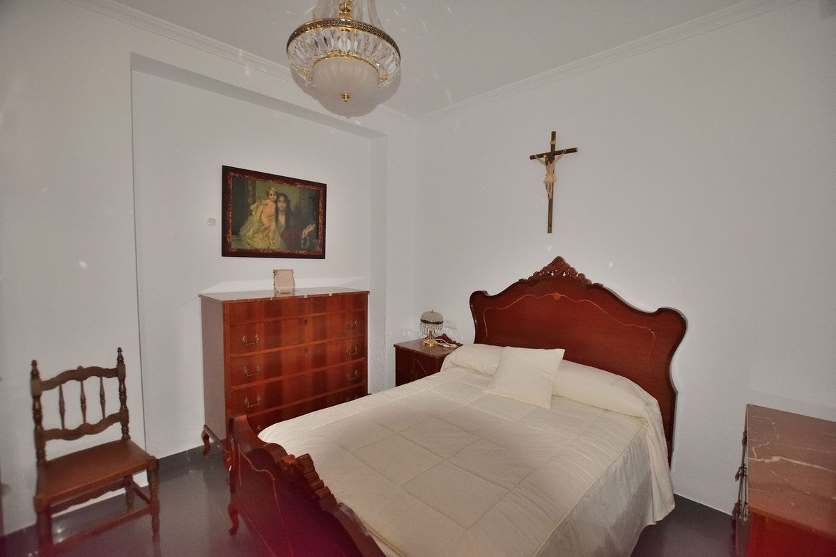 5 Bed Townhouse in Olvera