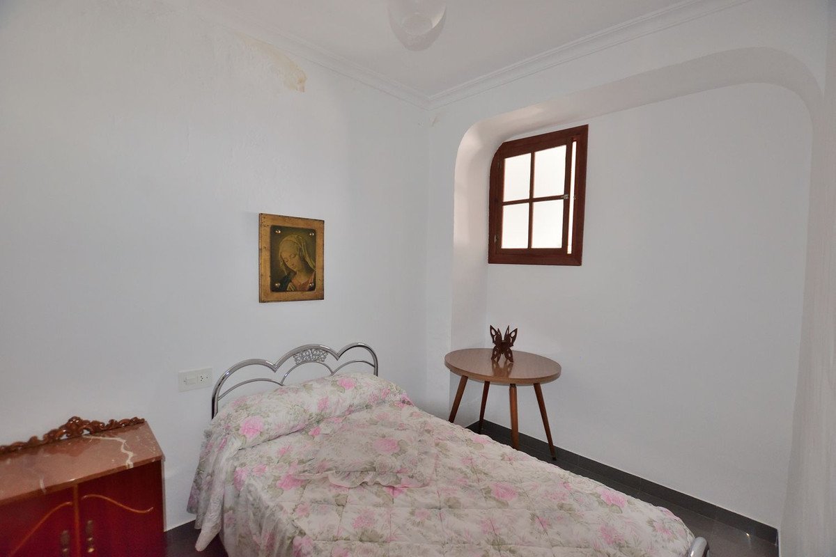 5 Bed Townhouse in Olvera