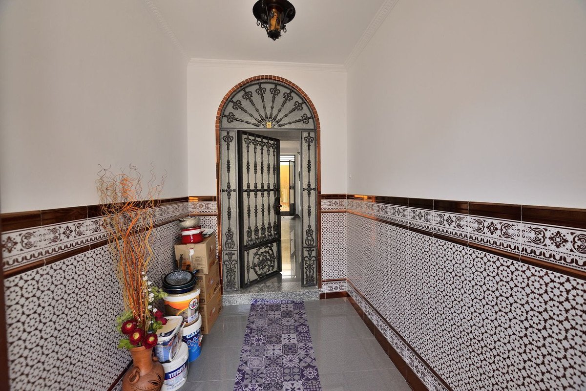 5 Bed Townhouse in Olvera