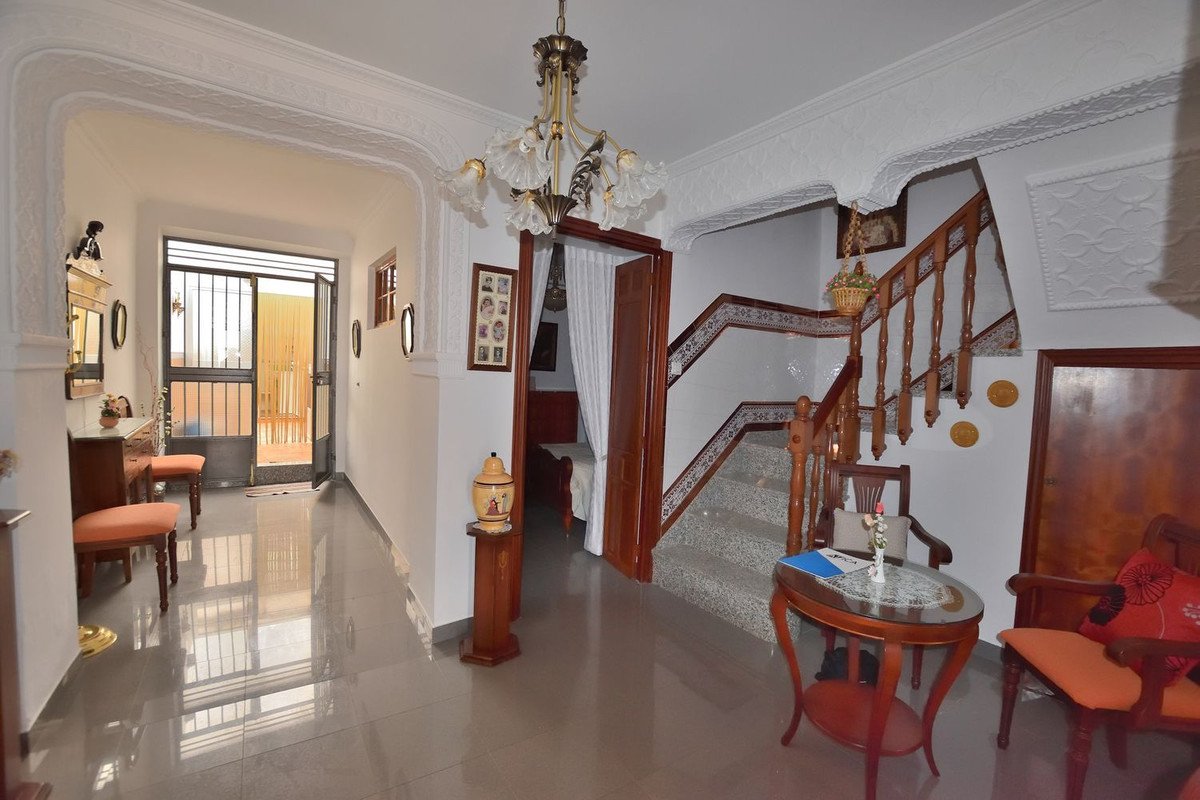 5 Bed Townhouse in Olvera