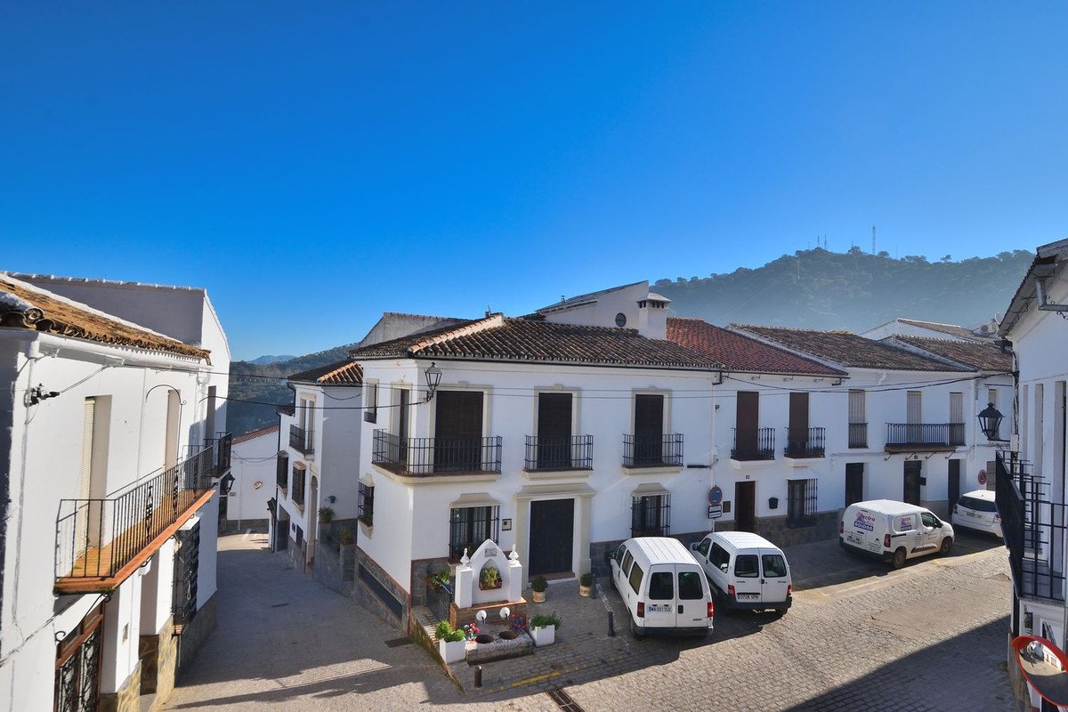 4 Bed Townhouse in El Gastor