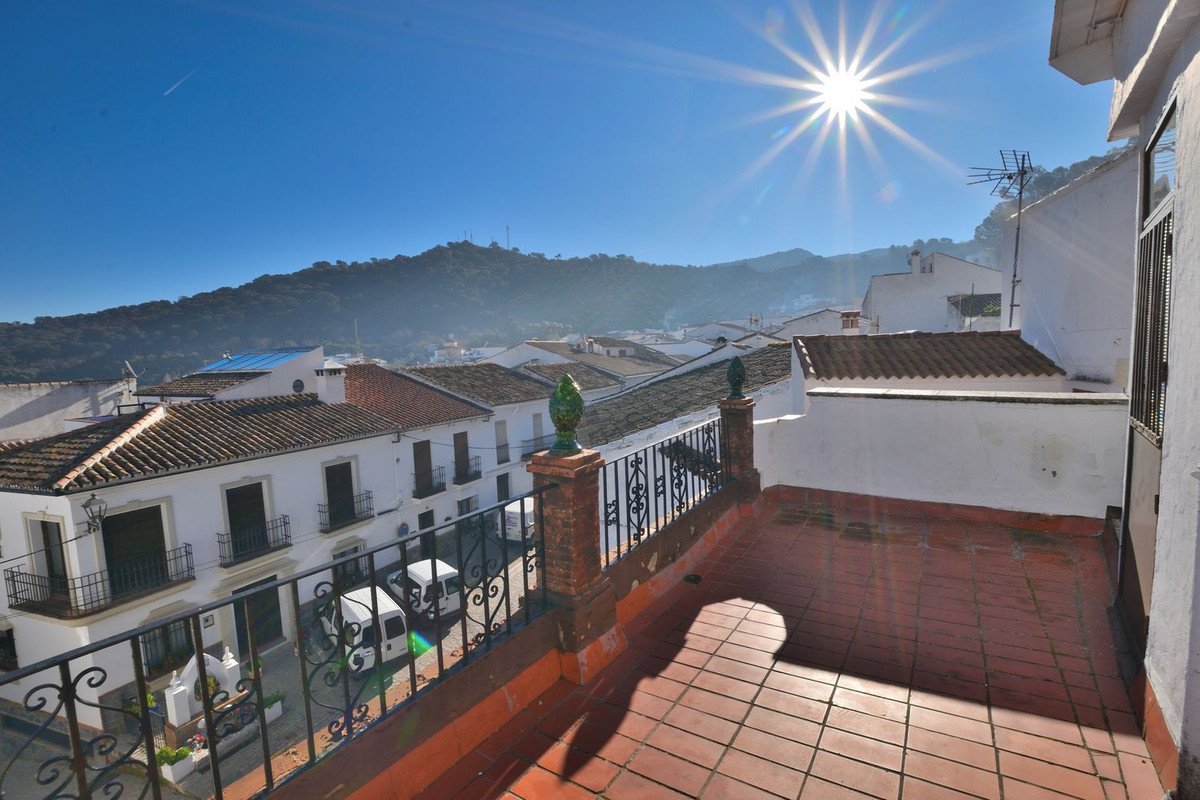 4 Bed Townhouse in El Gastor