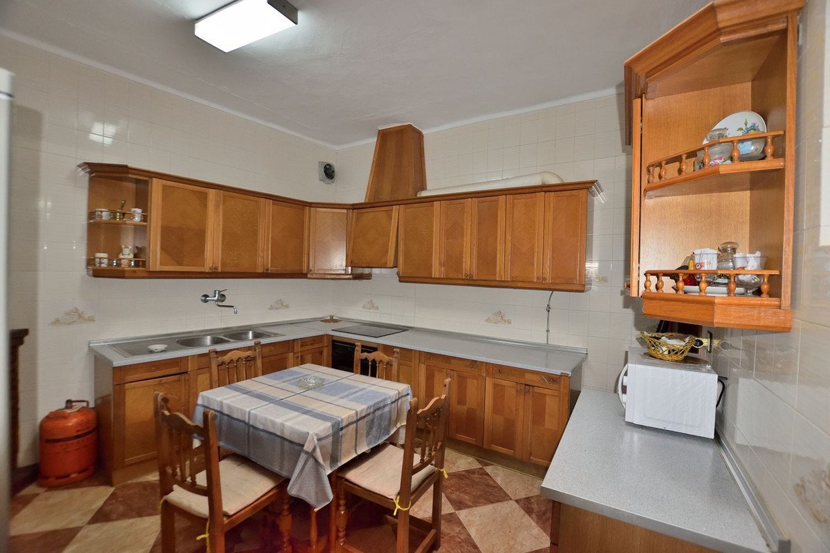 4 Bed Townhouse in El Gastor