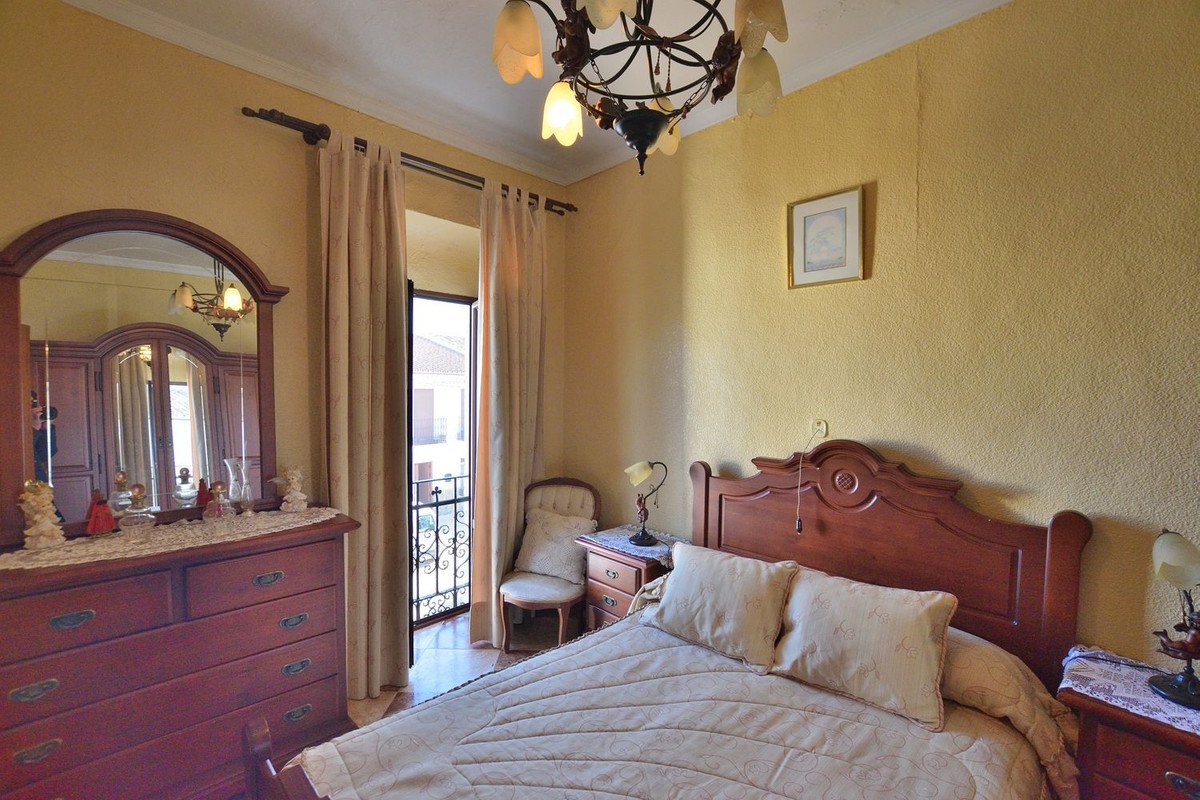 4 Bed Townhouse in El Gastor
