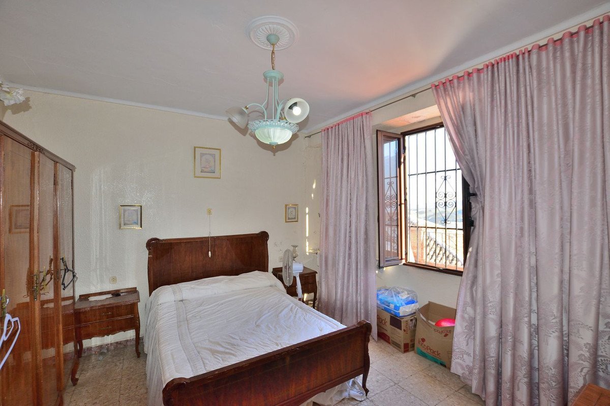 4 Bed Townhouse in El Gastor