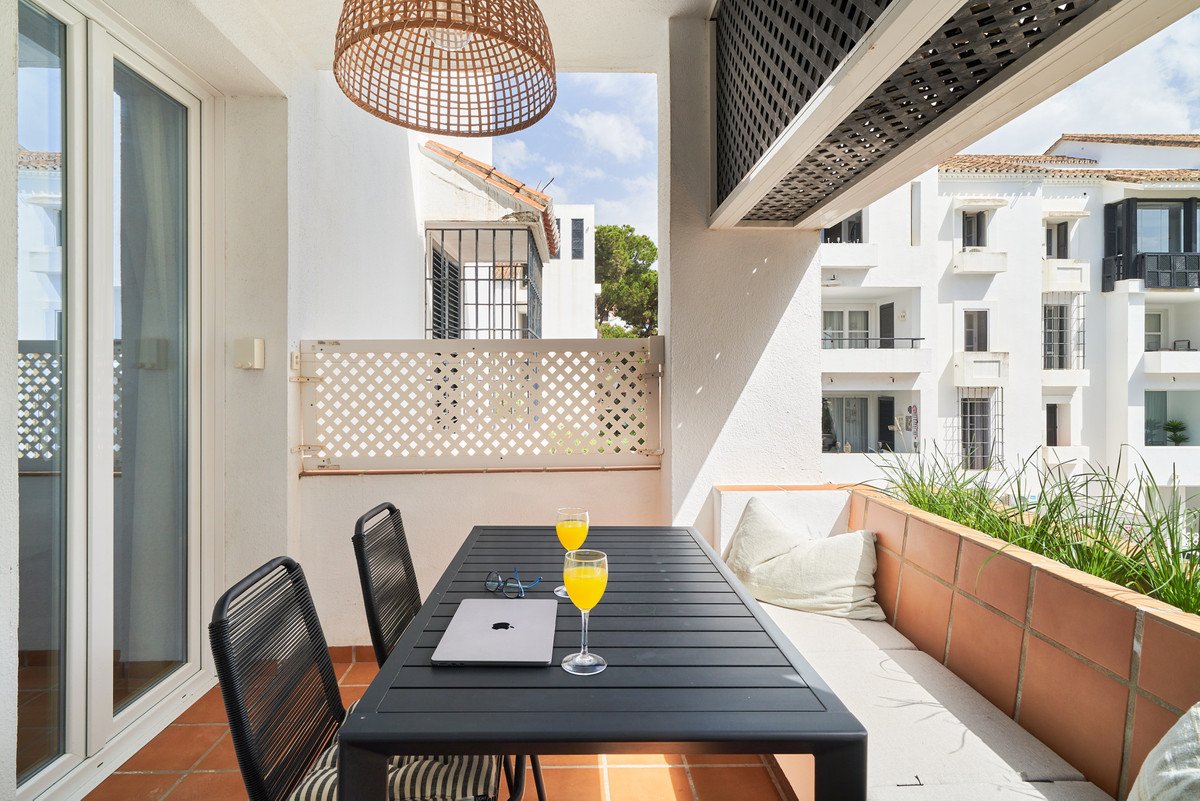 2 Bed Middle Floor Apartment in Elviria