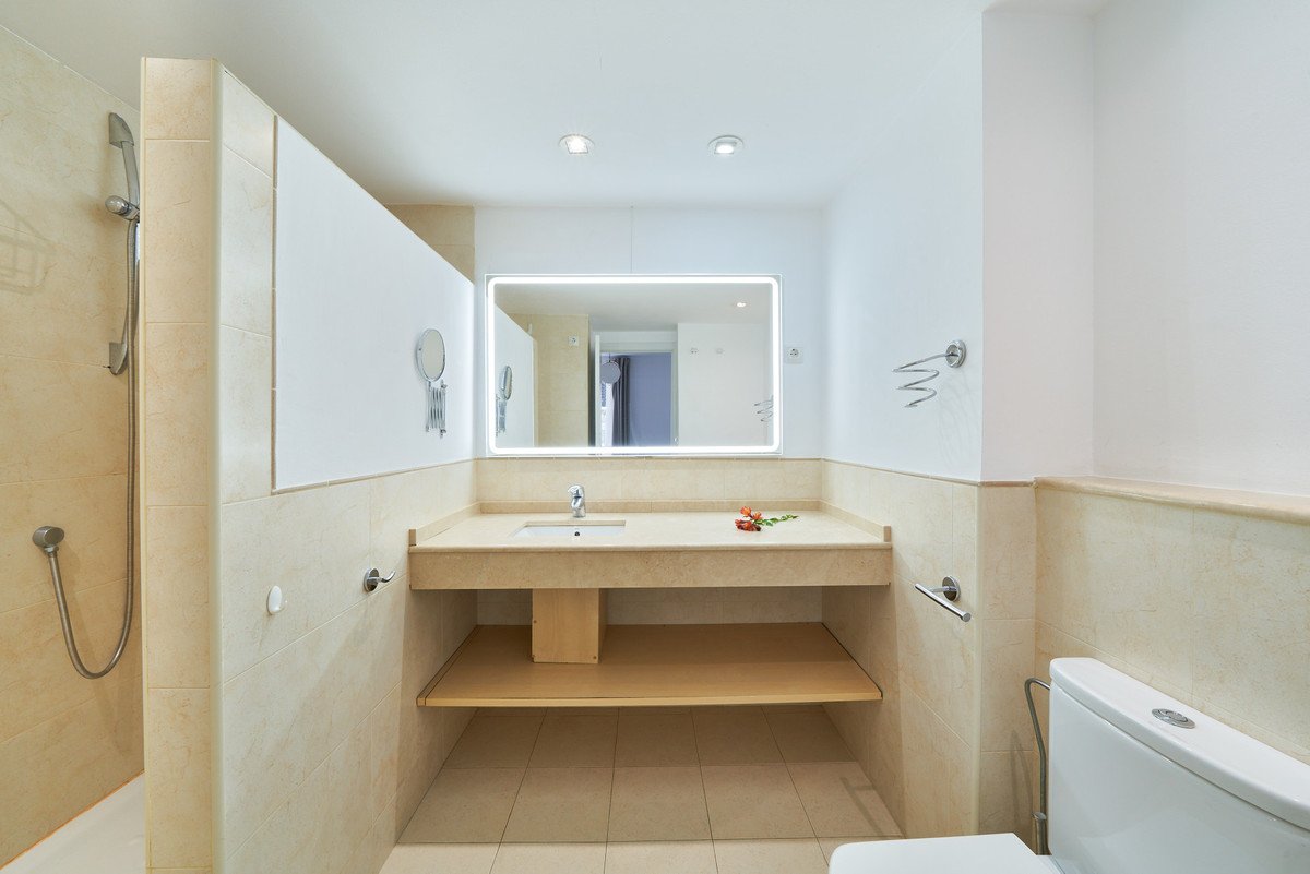 2 Bed Middle Floor Apartment in Elviria