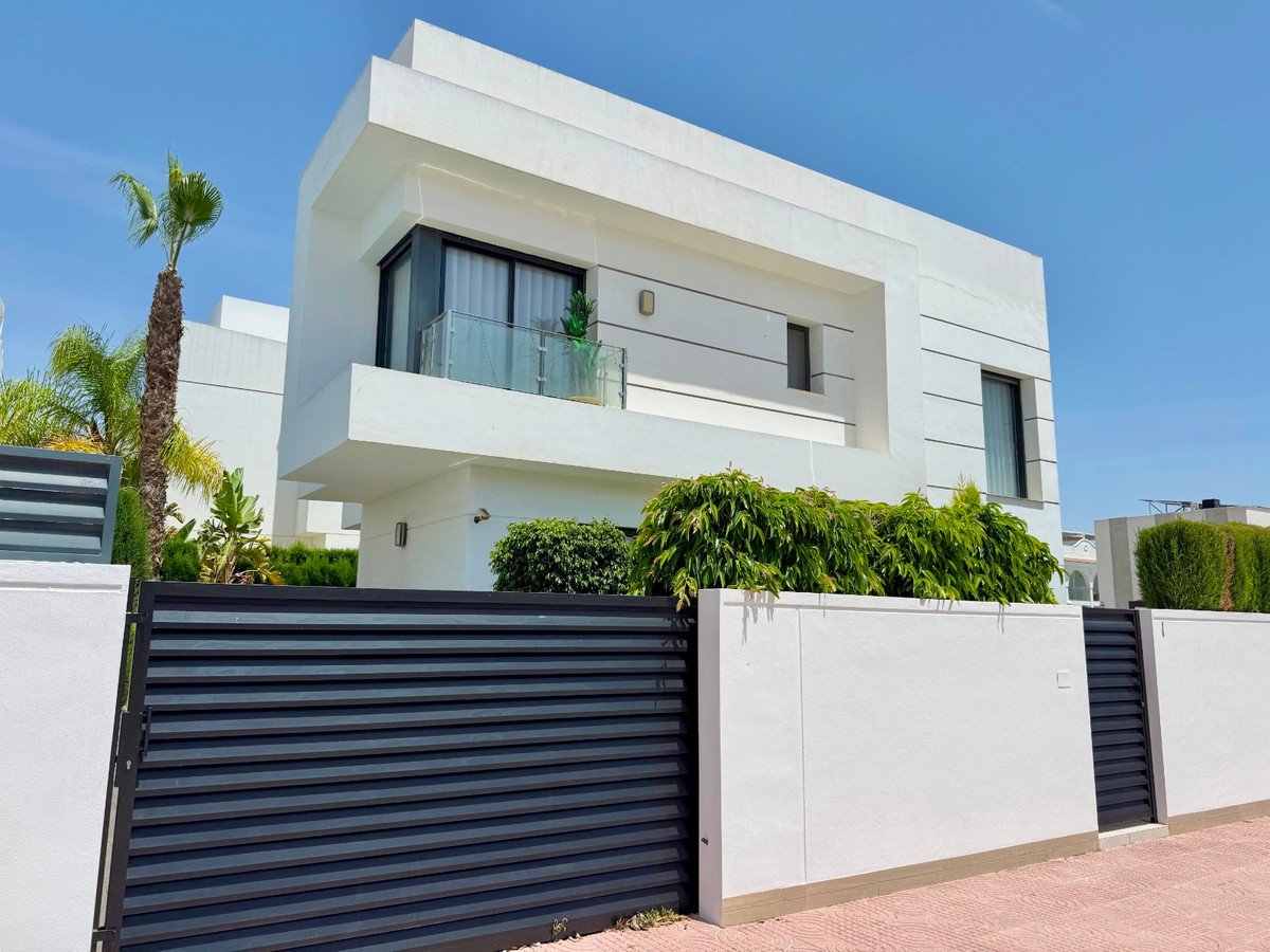 4 Bed Detached Villa in Ciudad Quesada