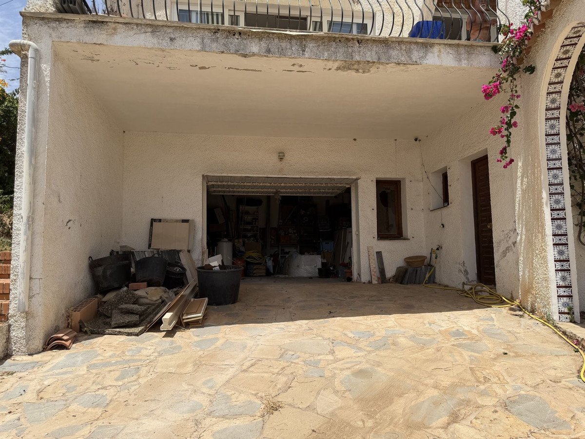 4 Bed Detached Villa in Benalmadena
