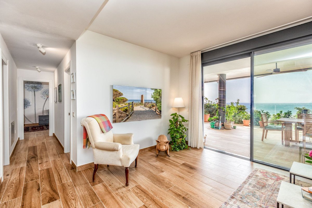 3 Bed Ground Floor Apartment in Higueron