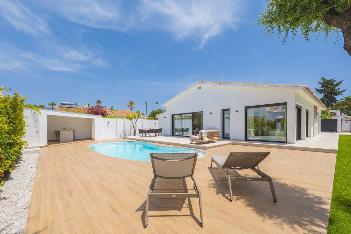 4 Bed Detached Villa in Atalaya