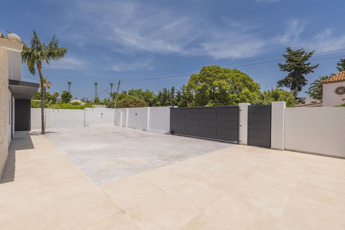 4 Bed Detached Villa in Atalaya
