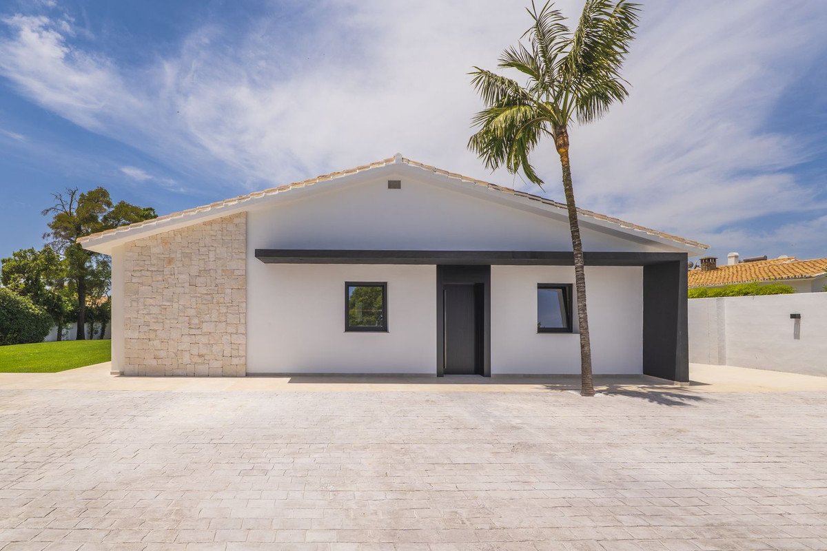 4 Bed Detached Villa in Atalaya