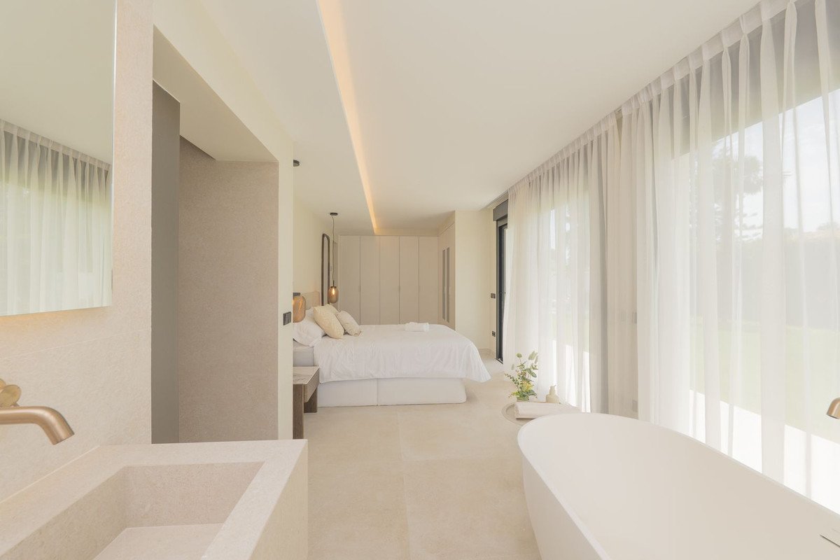 4 Bed Detached Villa in Atalaya