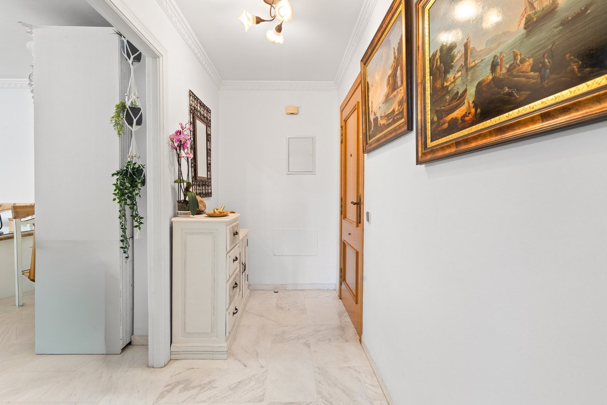 3 Bed Middle Floor Apartment in Estepona