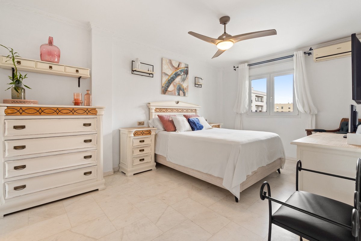 3 Bed Middle Floor Apartment in Estepona
