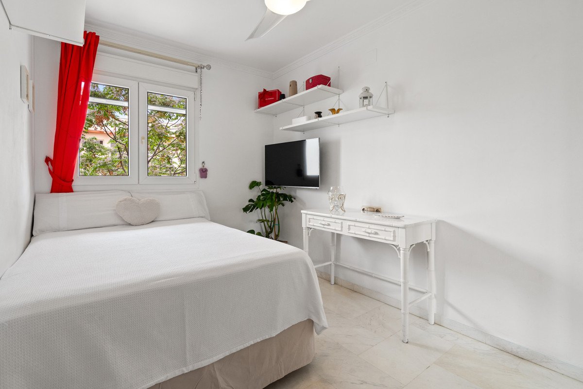 3 Bed Middle Floor Apartment in Estepona