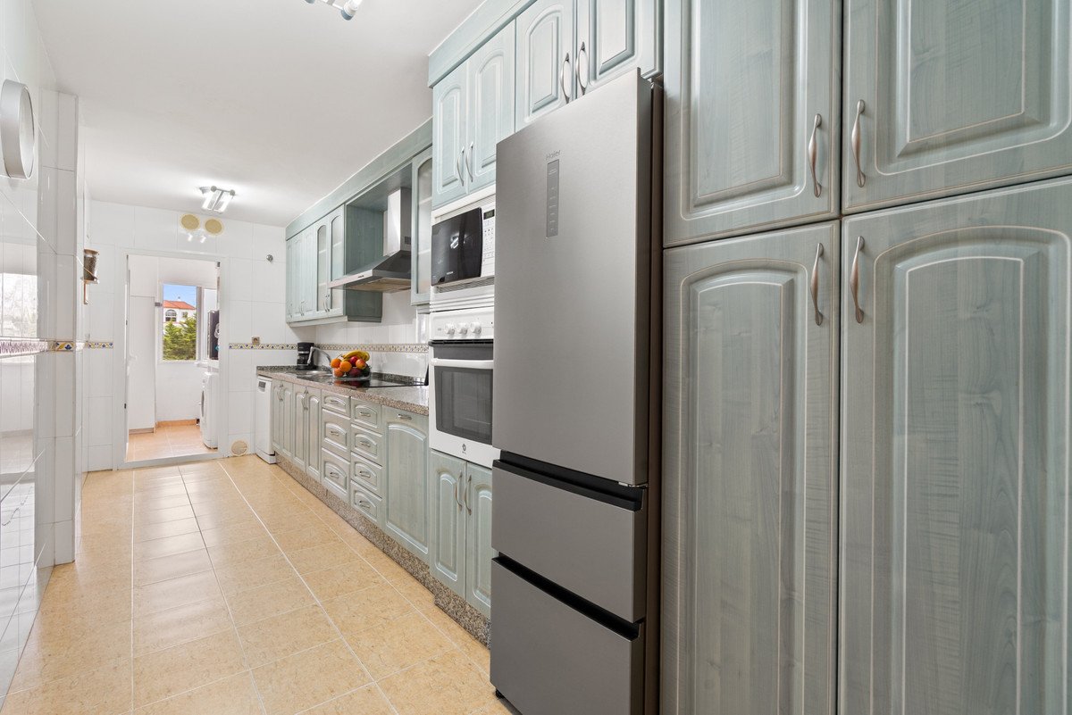 3 Bed Middle Floor Apartment in Estepona