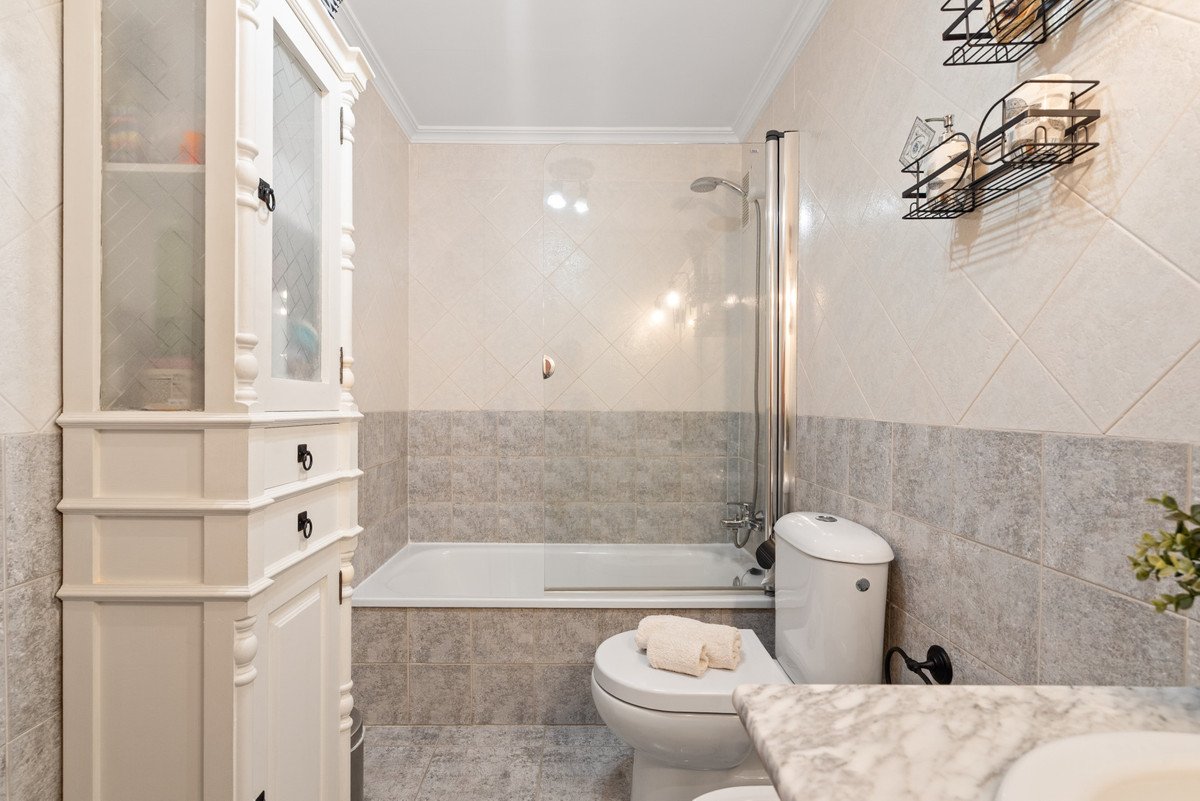 3 Bed Middle Floor Apartment in Estepona