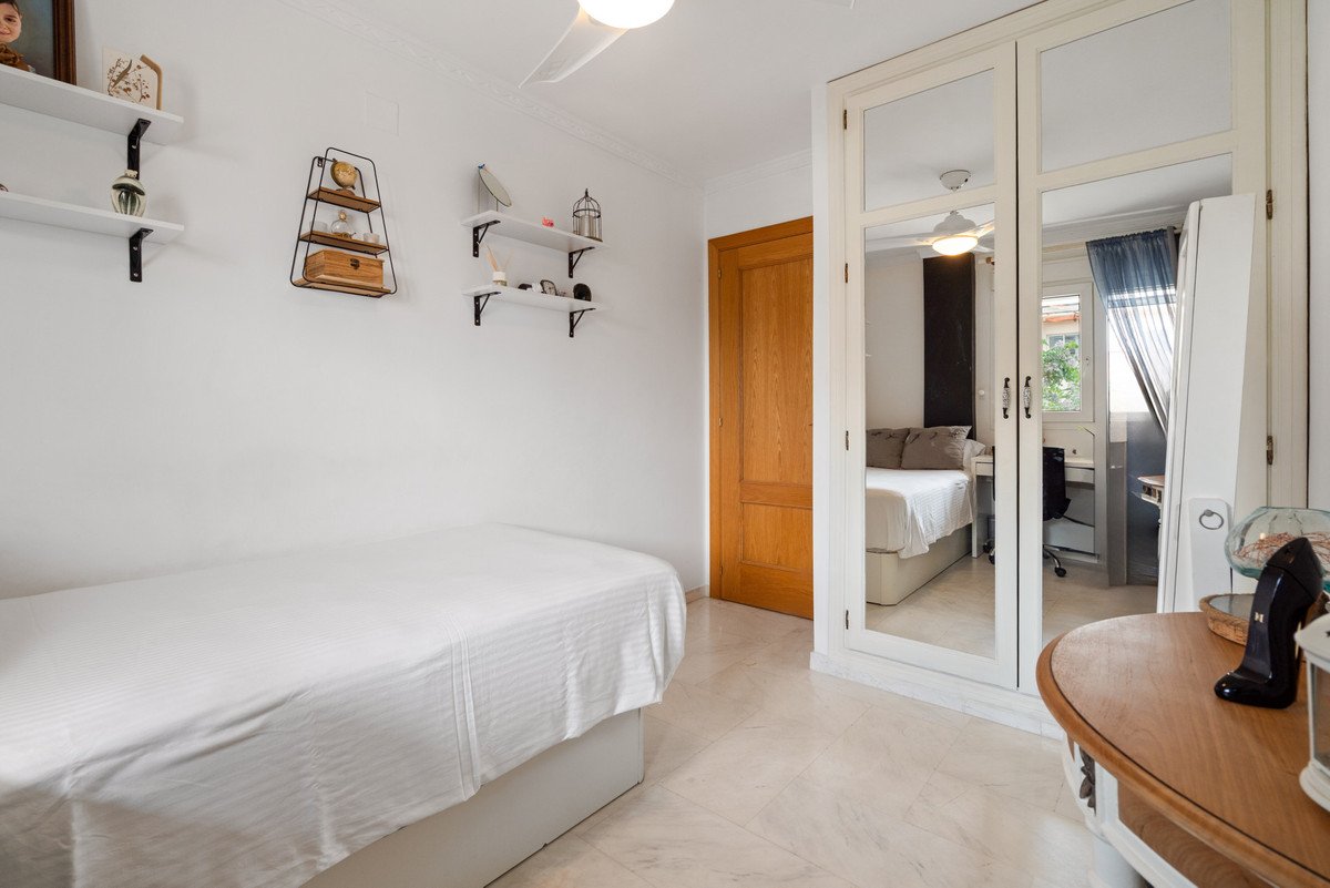3 Bed Middle Floor Apartment in Estepona