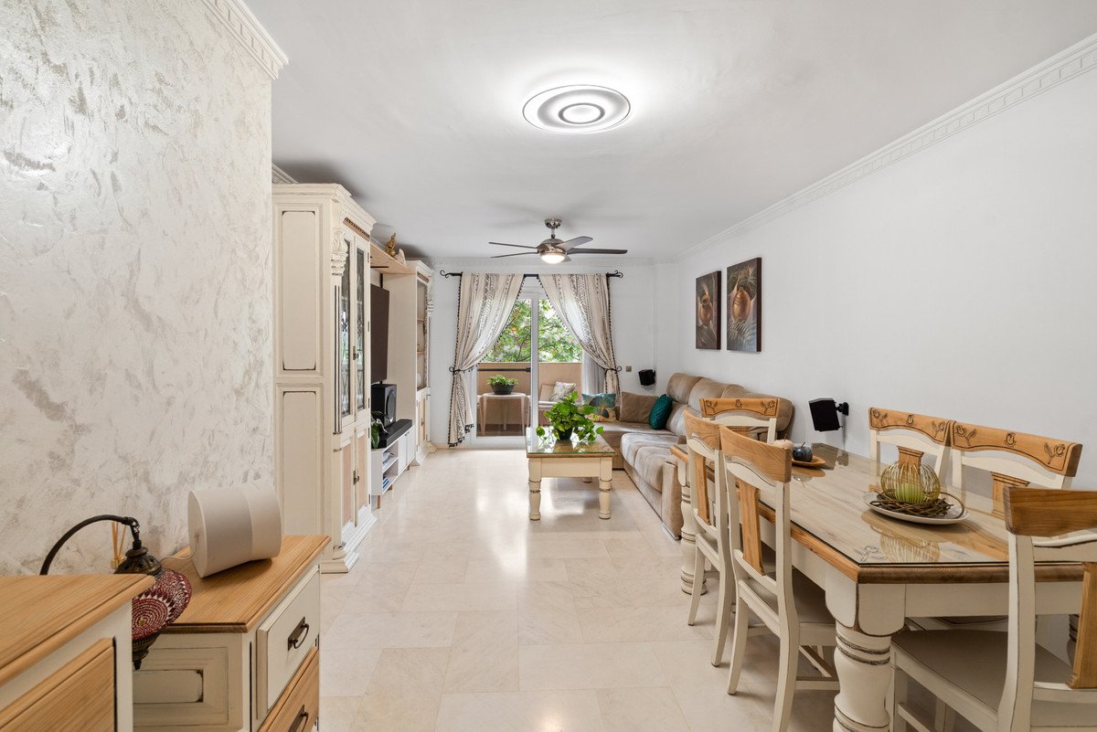 3 Bed Middle Floor Apartment in Estepona