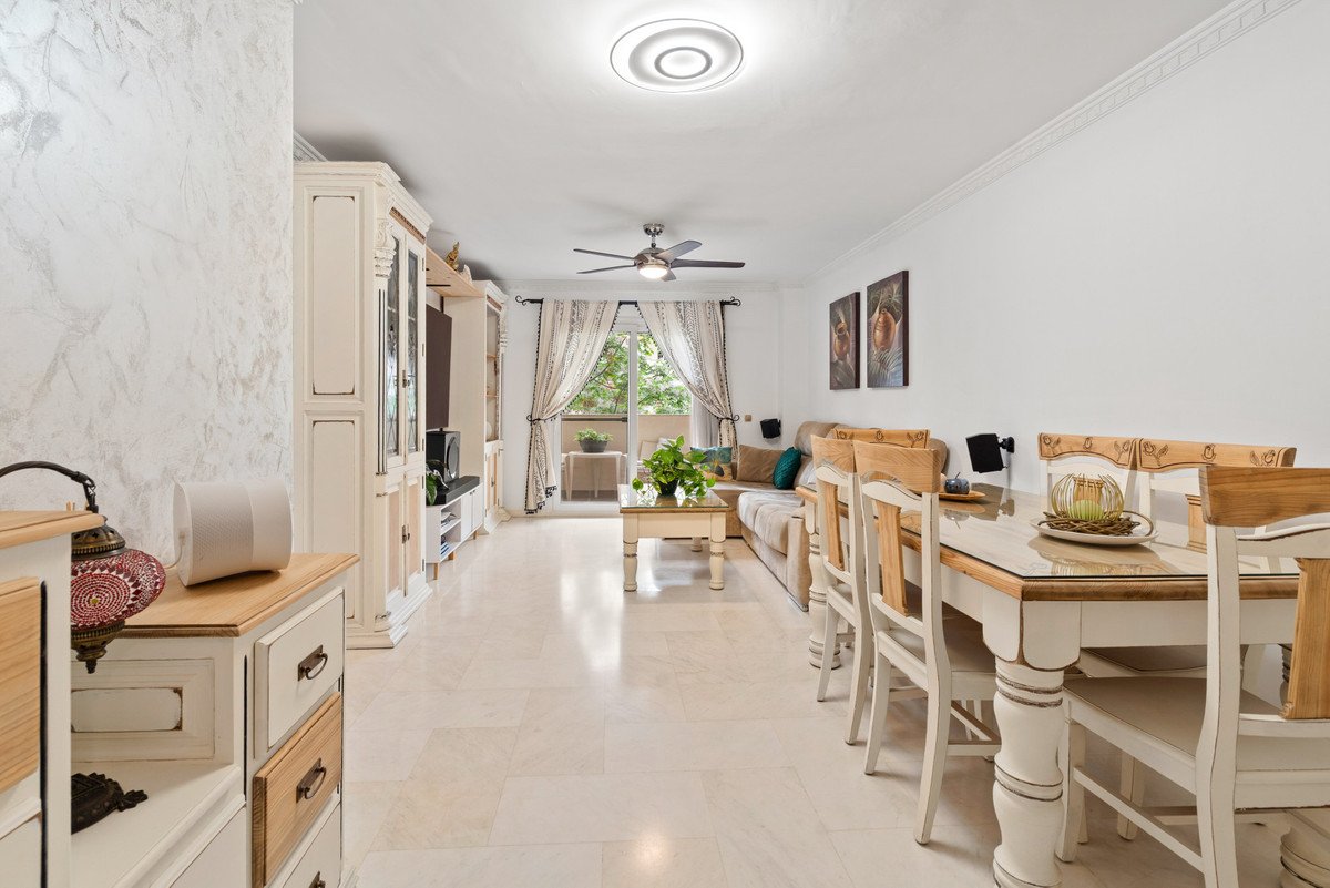 3 Bed Middle Floor Apartment in Estepona