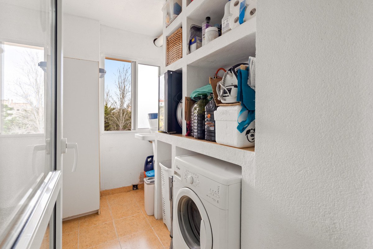 3 Bed Middle Floor Apartment in Estepona