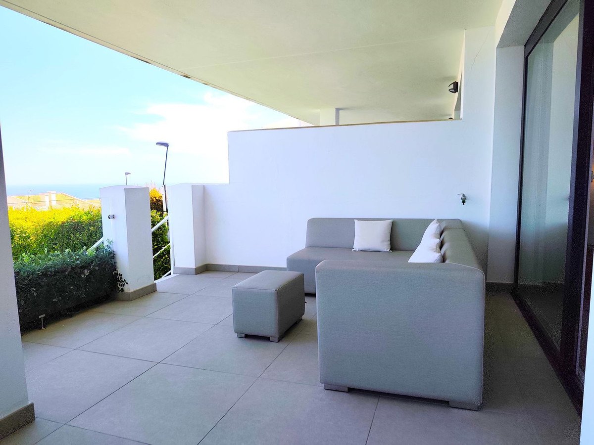 2 Bed Ground Floor Apartment in Benalmadena