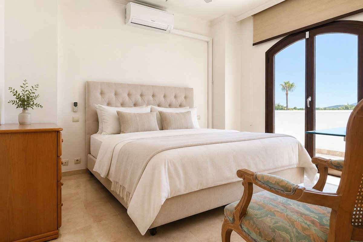 4 Bed Townhouse in Los Arqueros