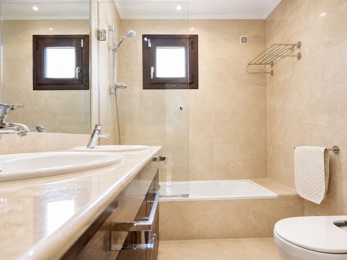 4 Bed Townhouse in Los Arqueros